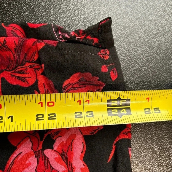 Carmen Marc Valvo Women’s Blouse Medium Floral Red Black Lace Keyhole‎ Romantic - Picture 12 of 16